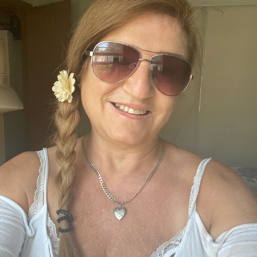 Meet your Posher, Lisa